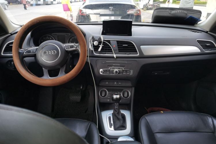 Used Audi Q3 2017 30 TFSI Fashion Model Center Console