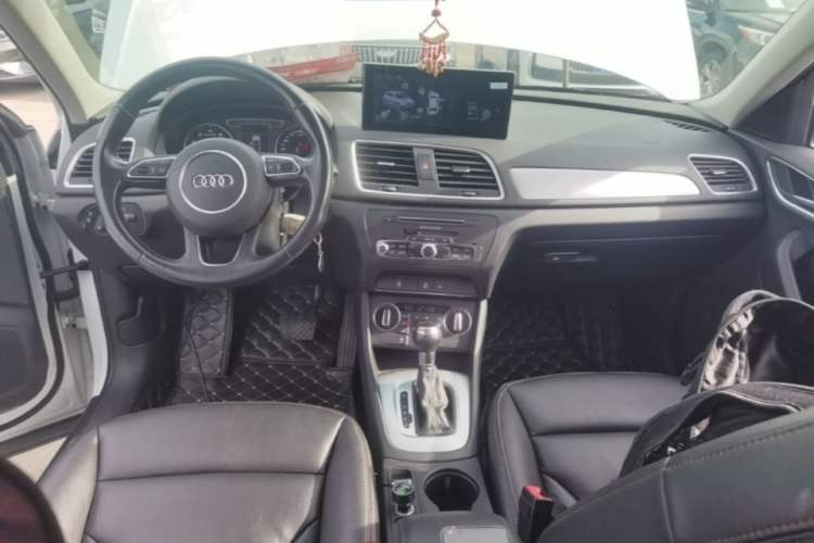Used Audi Q3 2017 30 TFSI Fashion Model Center Console