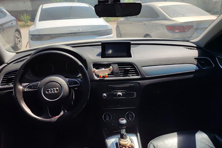 Used Audi Q3 2017 30 TFSI Fashion Model Center Console