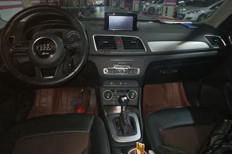Used Audi Q3 2017 30 TFSI Fashion Model Center Console