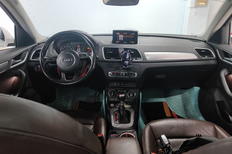 Used Audi Q3 2017 30 TFSI Fashion Model Center Console