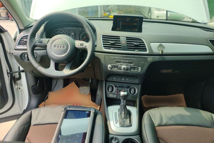 Used Audi Q3 2017 30 TFSI Fashion Model Center Console