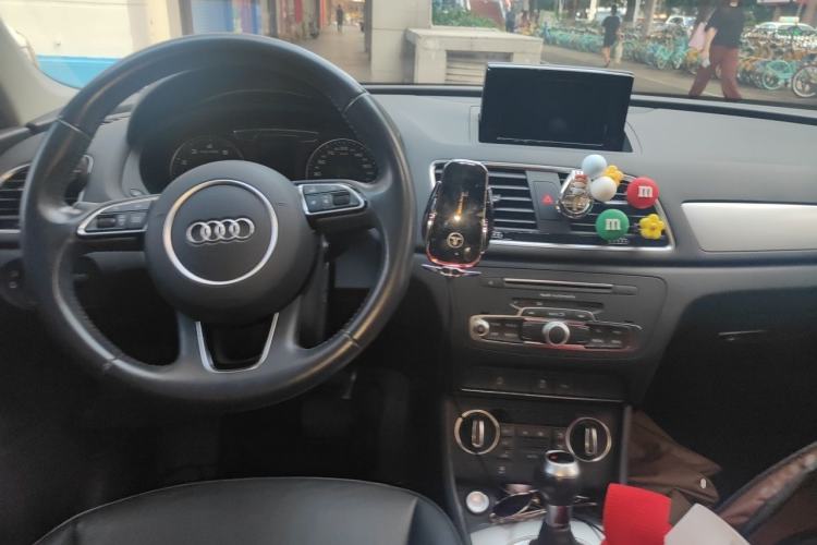 Used Audi Q3 2017 30 TFSI Fashion Model Center Console
