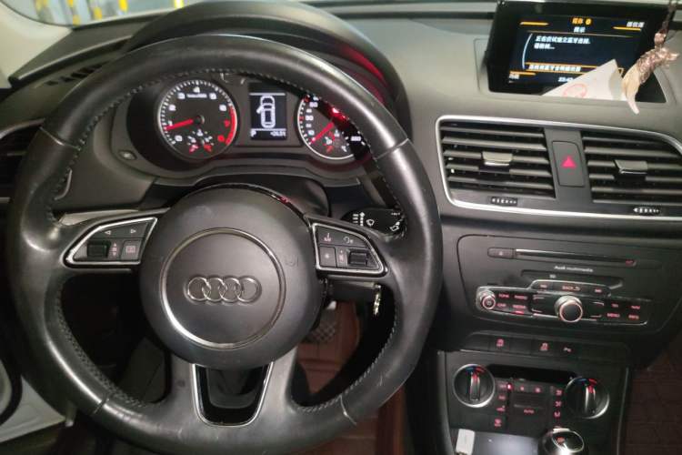 Used Audi Q3 2017 30 TFSI Fashion Model Center Console