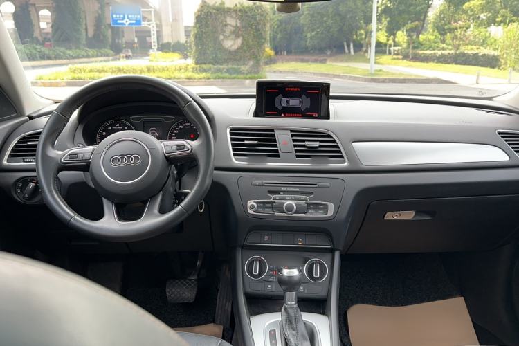 Used Audi Q3 2017 30 TFSI Fashion Model Center Console