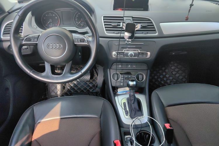 Used Audi Q3 2017 30 TFSI Fashion Model Center Console
