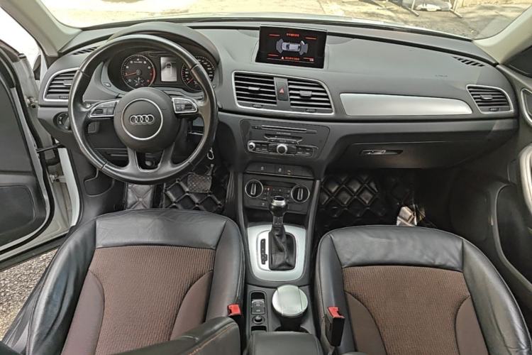 Used Audi Q3 2017 30 TFSI Fashion Model Center Console