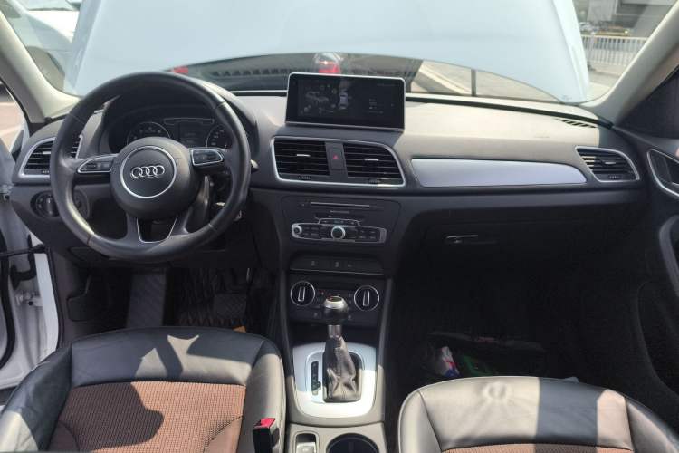 Used Audi Q3 2017 30 TFSI Fashion Model Center Console