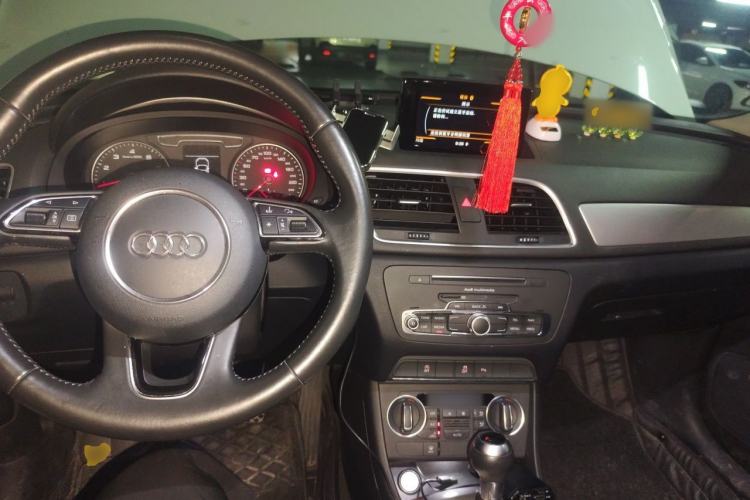 Used Audi Q3 2017 30 TFSI Fashion Model Center Console
