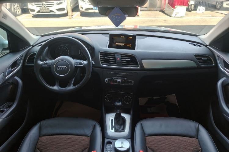 Used Audi Q3 2017 30 TFSI Fashion Model Center Console