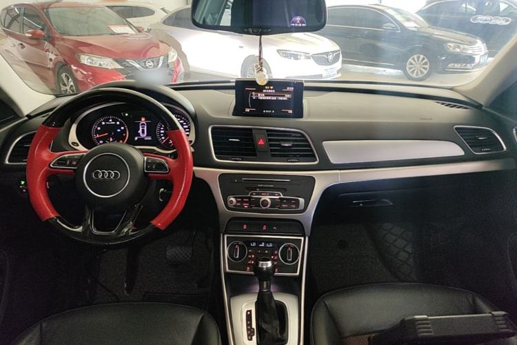 Used Audi Q3 2017 35 TFSI Fashion Model Center Console