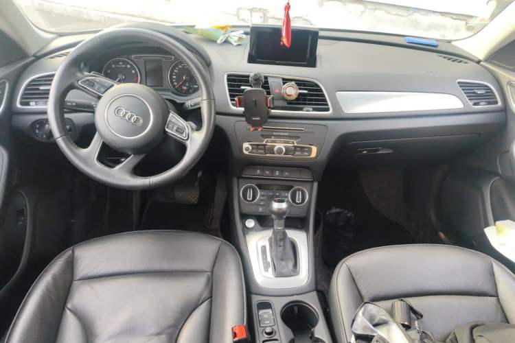 Used Audi Q3 2017 30 TFSI Fashion Model Center Console