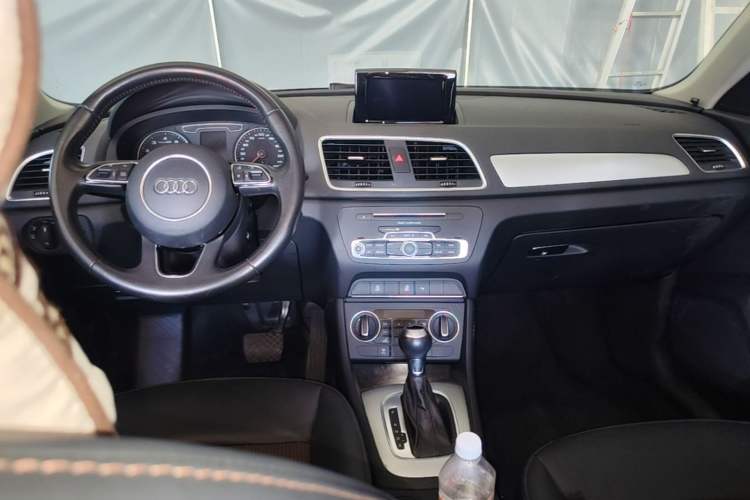 Used Audi Q3 2017 30 TFSI Fashion Model Center Console