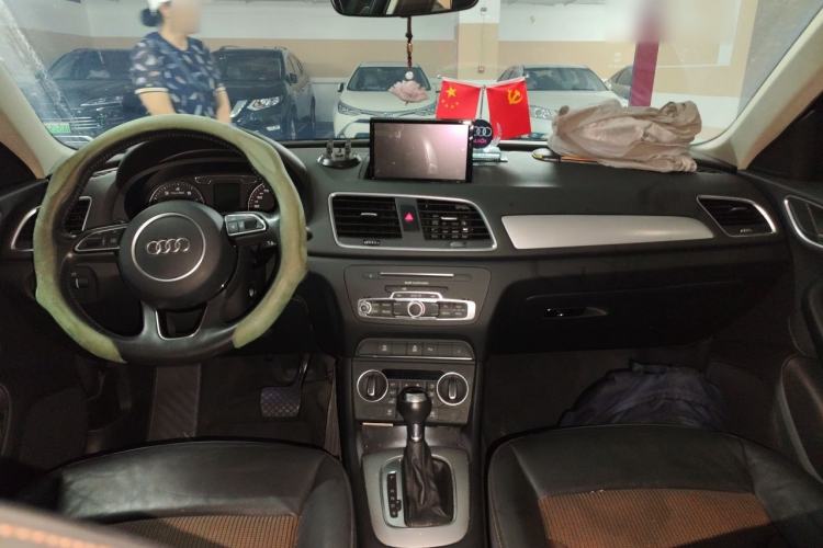 Used Audi Q3 2017 30 TFSI Fashion Model Center Console