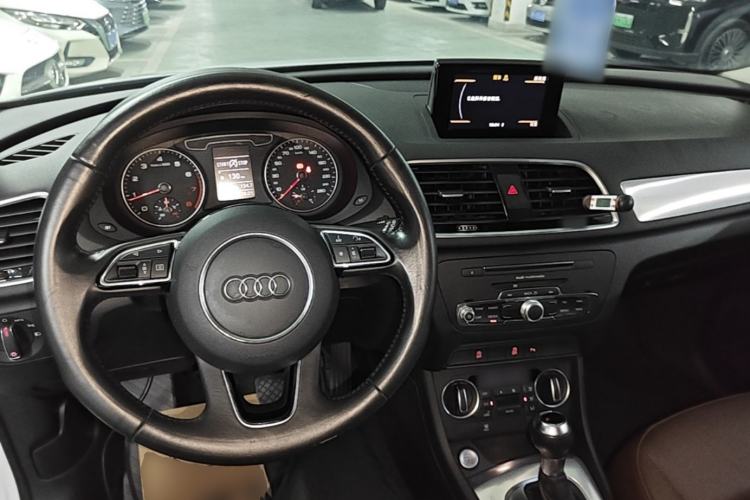 Used Audi Q3 2017 35 TFSI Fashion Model Center Console