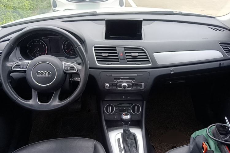 Used Audi Q3 2017 30 TFSI Fashion Model Center Console