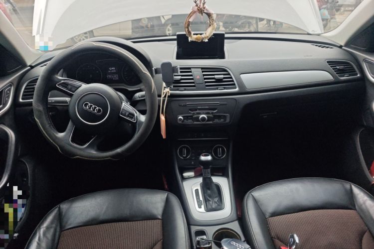 Used Audi Q3 2017 35 TFSI Fashion Model Center Console