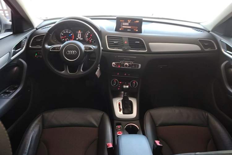 Used Audi Q3 2017 35 TFSI Fashion Model Center Console