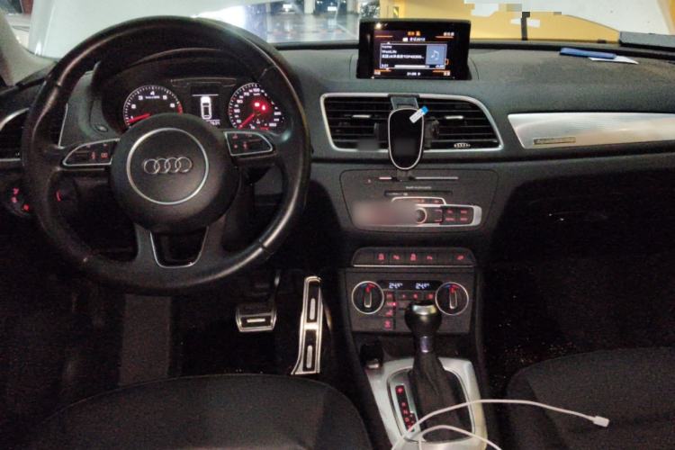 Used Audi Q3 2017 35 TFSI quattro all-wheel drive fashion model Center Console