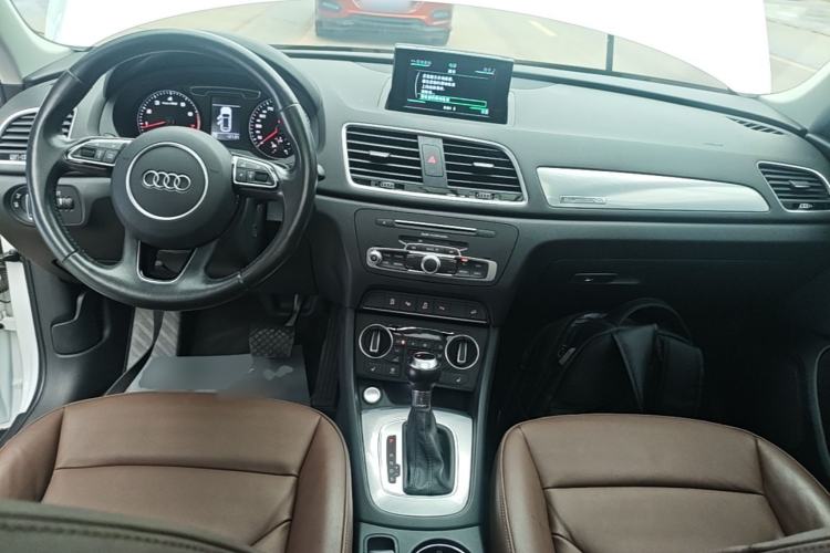 Used Audi Q3 2017 35 TFSI quattro all-wheel-drive sport model Center Console