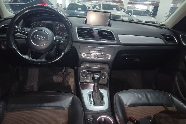 Used Audi Q3 2017 35 TFSI Fashion Model Center Console
