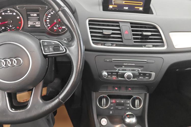 Used Audi Q3 2017 30 TFSI Fashion Model Center Console