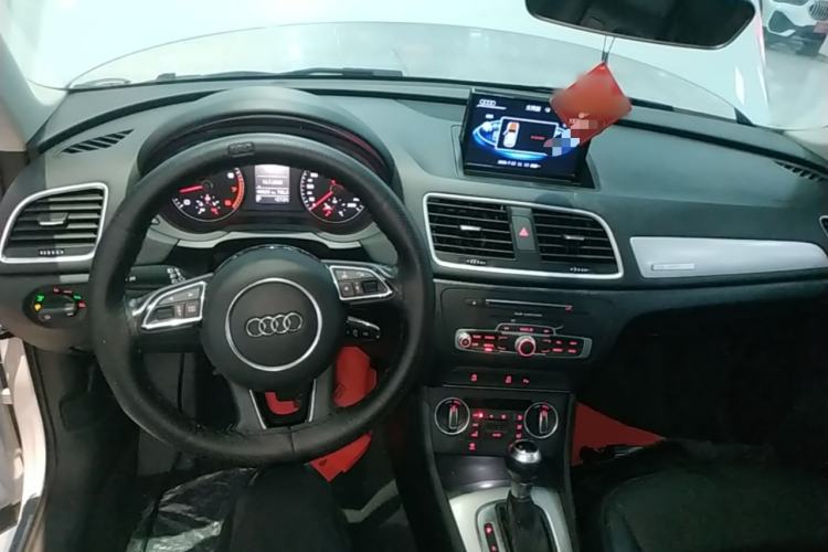 Used Audi Q3 2017 30 TFSI Fashion Model Center Console