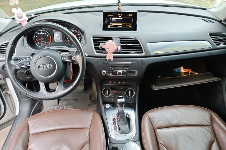 Used Audi Q3 2017 30 TFSI Fashion Model Center Console