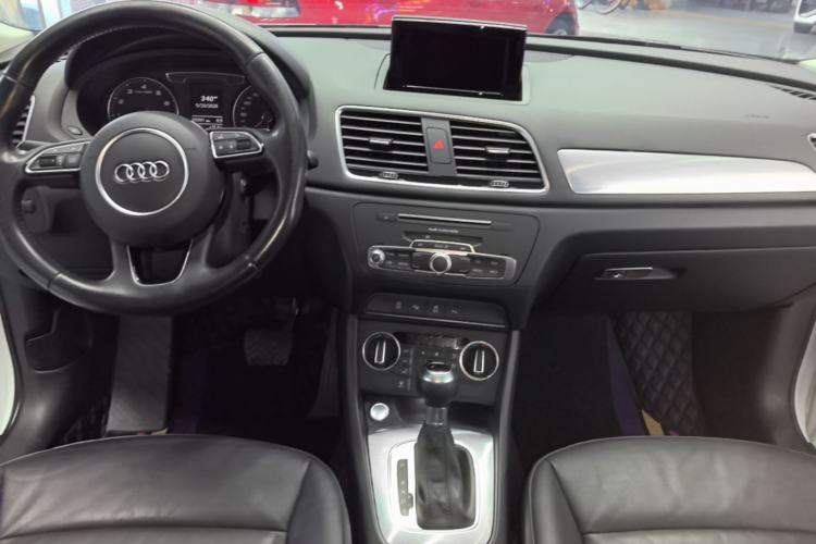 Used Audi Q3 2017 30 TFSI Fashion Model Center Console