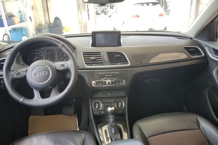 Used Audi Q3 2017 35 TFSI Fashion Model Center Console