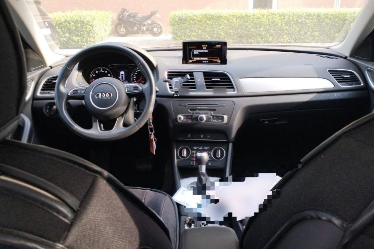 Used Audi Q3 2017 30 TFSI Fashion Model Center Console