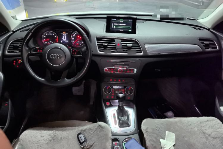 Used Audi Q3 2017 30 TFSI Fashion Model Center Console