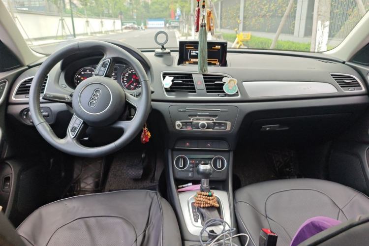 Used Audi Q3 2017 30 TFSI Fashion Model Center Console
