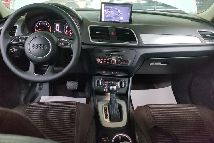Used Audi Q3 2017 35 TFSI Fashion Model Center Console