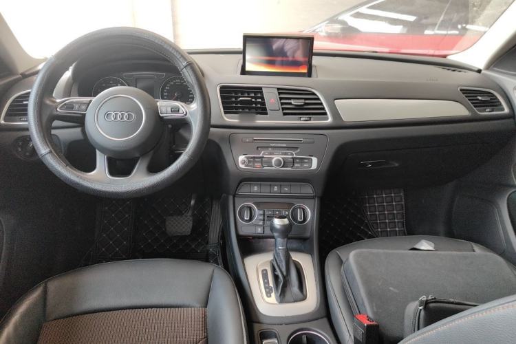 Used Audi Q3 2017 35 TFSI Fashion Model Center Console
