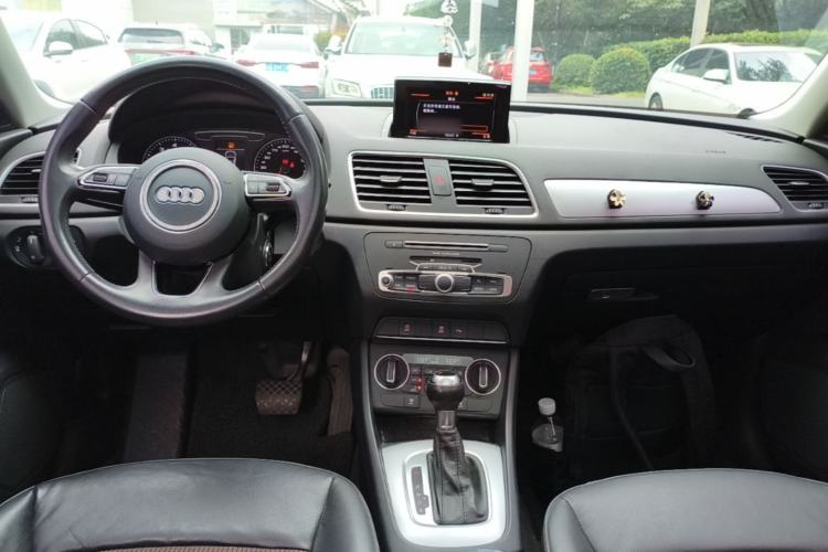 Used Audi Q3 2017 30 TFSI Fashion Model Center Console