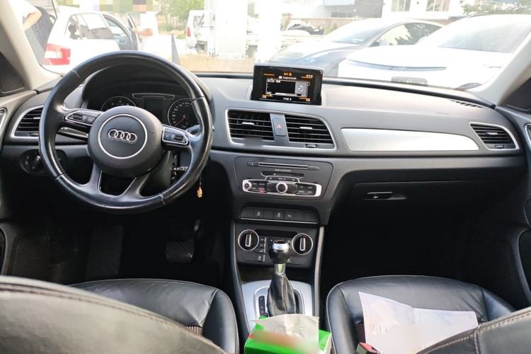 Used Audi Q3 2017 30 TFSI Fashion Model Center Console