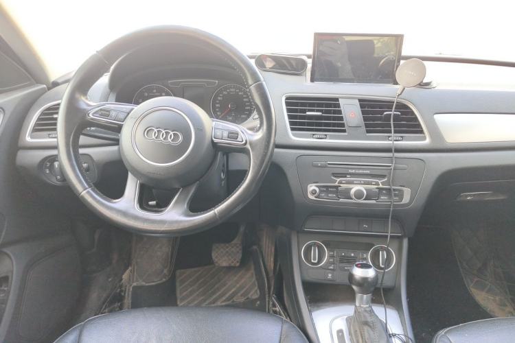 Used Audi Q3 2017 35 TFSI Fashion Model Center Console