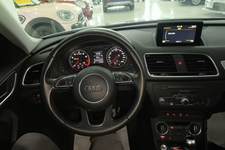 Used Audi Q3 2017 30 TFSI Fashion Model Center Console