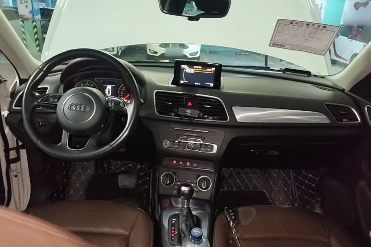 Used Audi Q3 2017 35 TFSI Style Edition Center Console