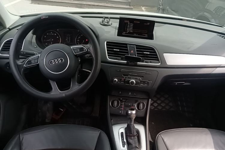 Used Audi Q3 2017 30 TFSI Fashion Model Center Console