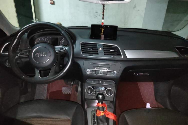 Used Audi Q3 2017 30 TFSI Standard Model Center Console