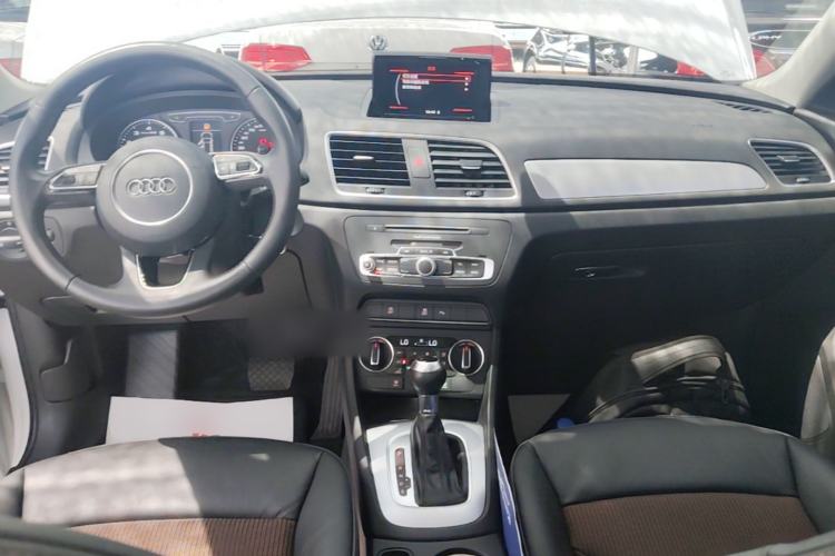 Used Audi Q3 2017 30 TFSI Fashion Model Center Console
