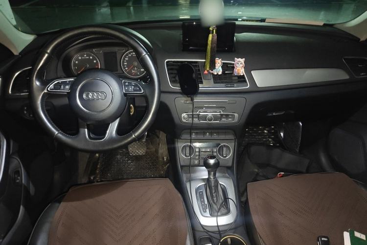Used Audi Q3 2017 35 TFSI Fashion Model Center Console