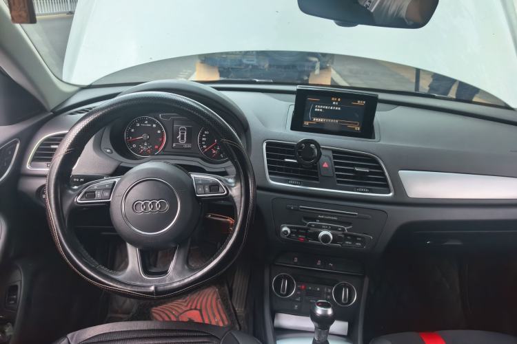 Used Audi Q3 2017 30 TFSI Fashion Model Center Console