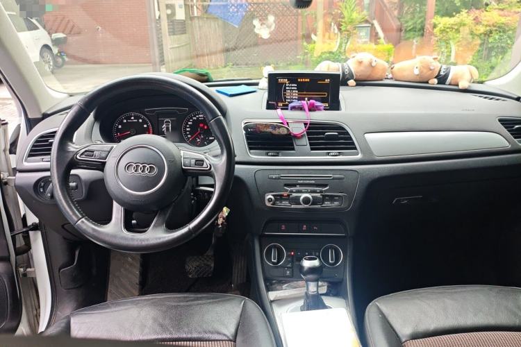 Used Audi Q3 2017 30 TFSI Fashion Model Center Console