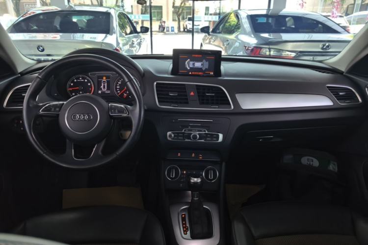 Used Audi Q3 2017 35 TFSI Fashion Model Center Console