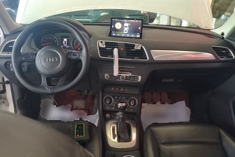 Used Audi Q3 2017 30 TFSI Fashion Model Center Console