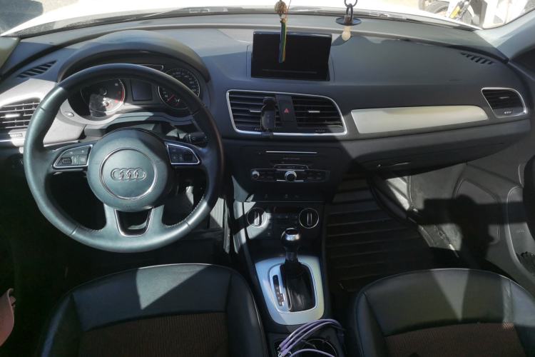 Used Audi Q3 2017 30 TFSI Fashion Model Center Console