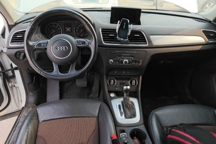Used Audi Q3 2017 30 TFSI Fashion Model Center Console